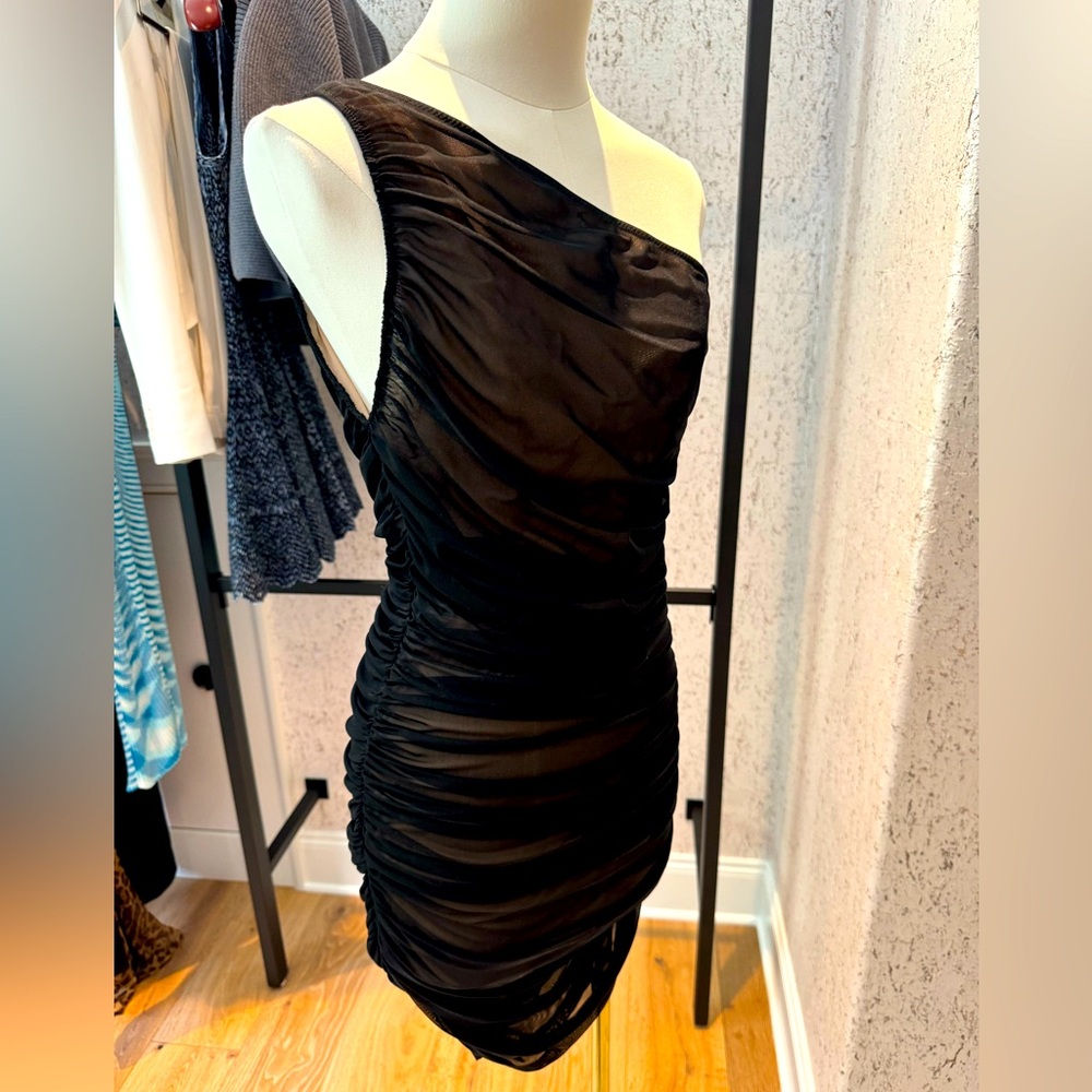 Alice and Olivia mini ruched dress size small/4 in black with nude slip